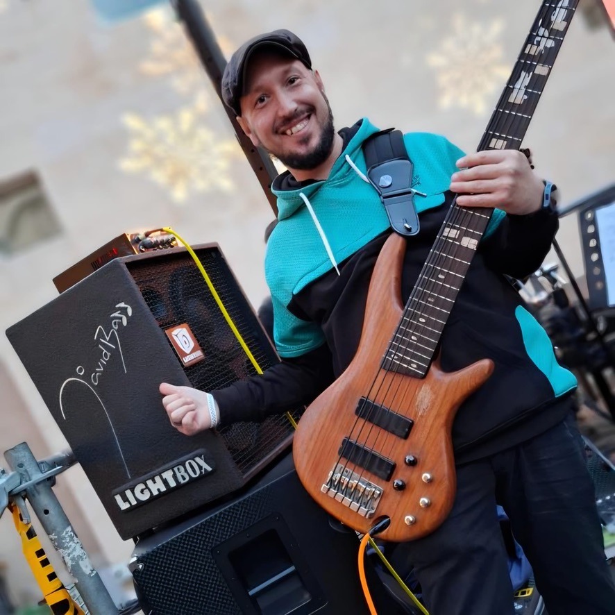 Bajista con Lightbox Cabinet