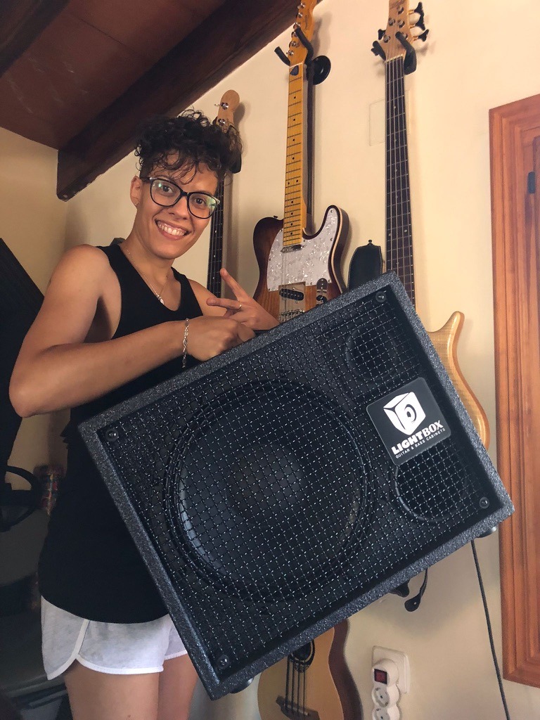 Bajista con Lightbox Cabinet