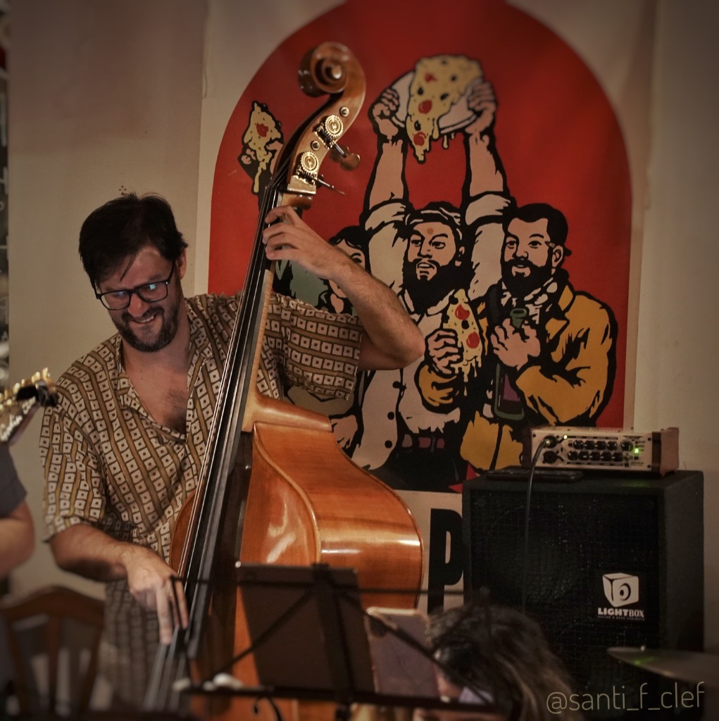 Bajista con Lightbox Cabinet